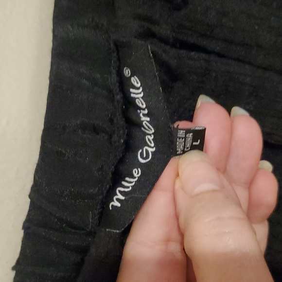 Mlle Gabrielle midi length black skirt hi-lo - Picture 2 of 7